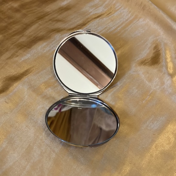 Welds compact mirror - Picture 3 of 3